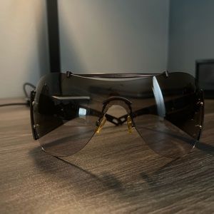 Christian Dior sunglasses in excellent condition with its case.